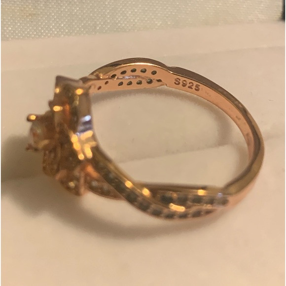 ❤️TRULY STUNNING ROSE GOLD RING WITH AAA+ ZIRCONIAS IN SIZE 8.5❤️ - Picture 4 of 6